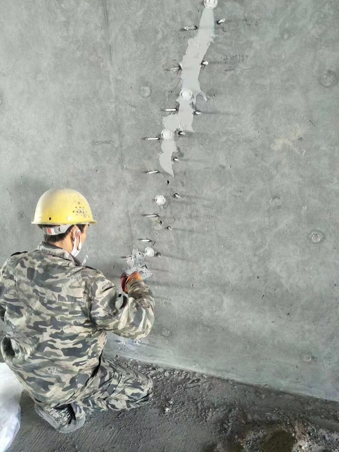 利津混凝土楼板裂缝加固施工的方案